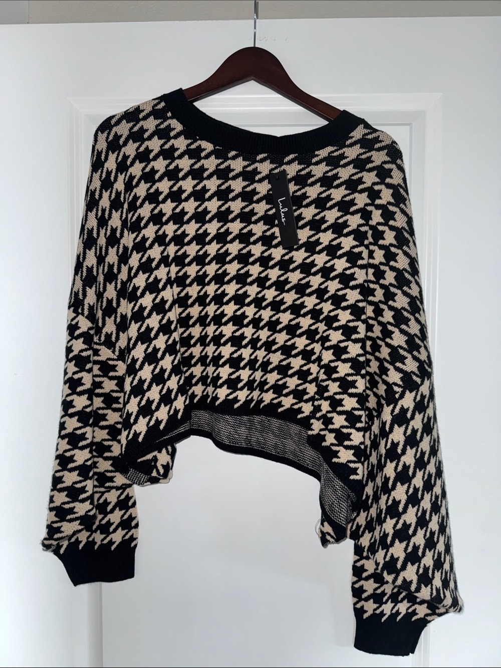 Lulu's Black and Cream Houndstooth Cropped Crew Sweater